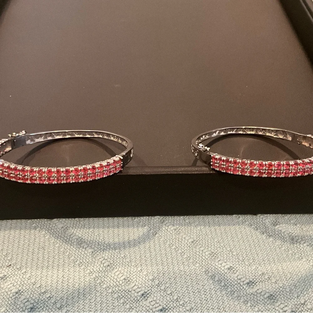 Two beautiful Raspberry Rhodolite Garnet 925 silver 7.5 inch bangle bracelets - Picture 5 of 5